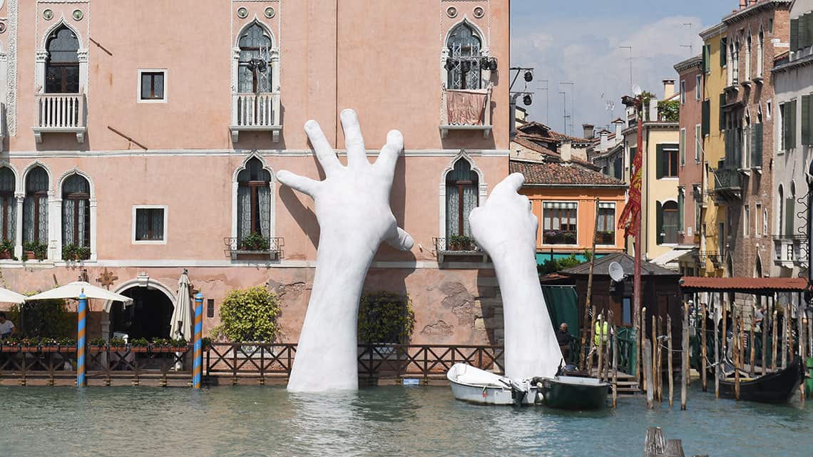 11 Mesmerizing Public Art Installations Around the World – Kadenze Blog